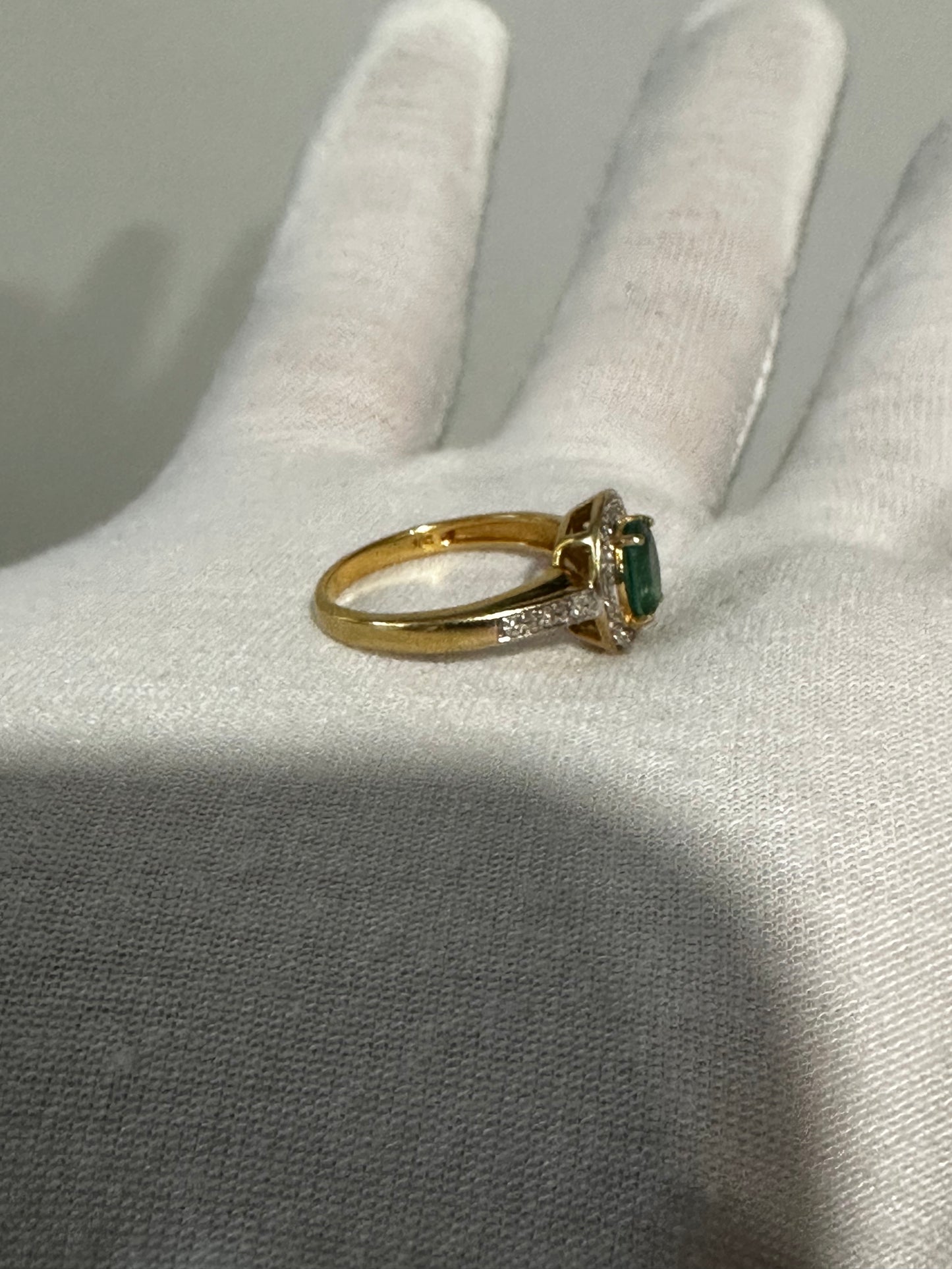 18K Emerald & Diamond Ring Size 6.75