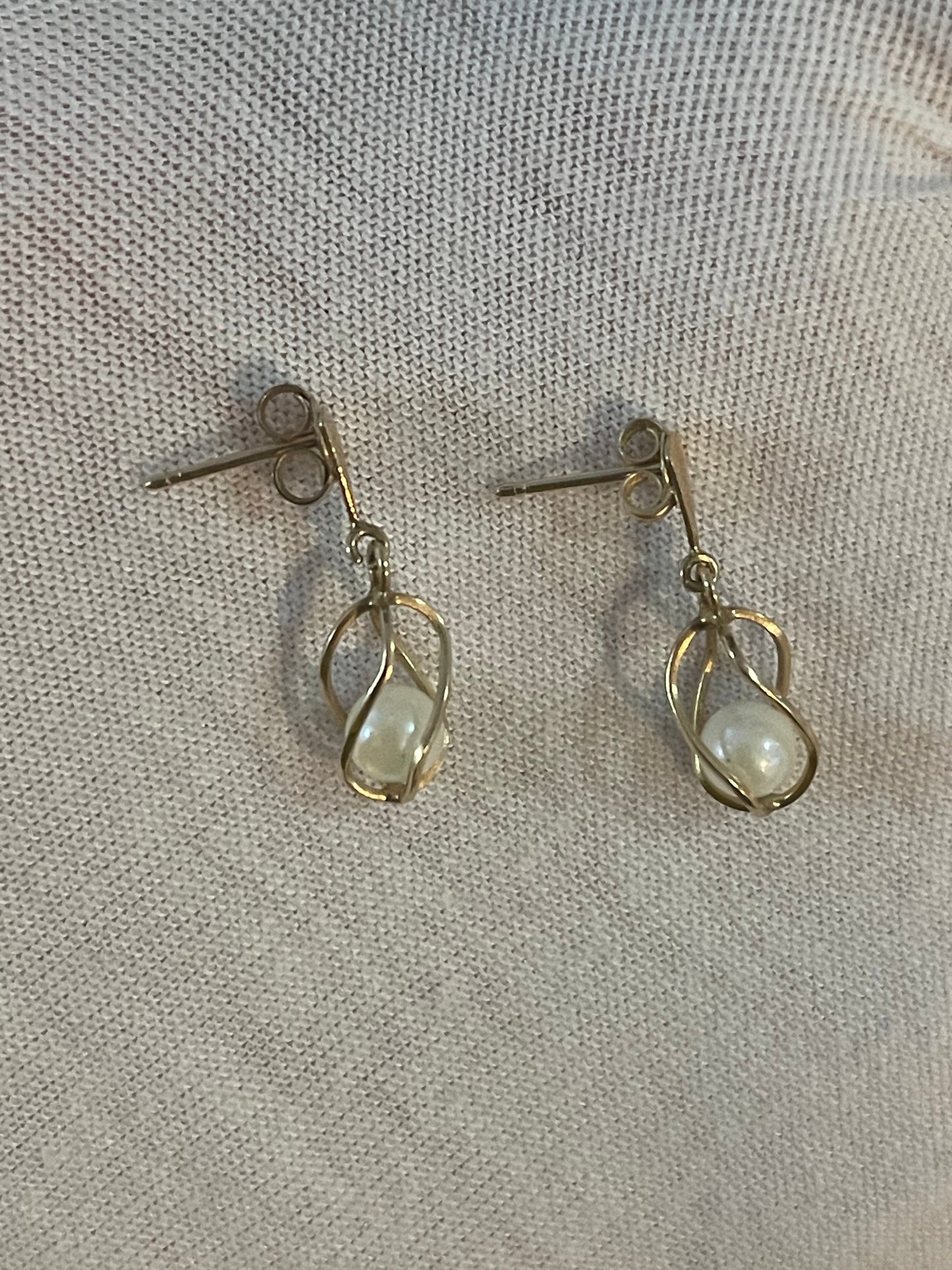 10K Gold Pearl Earrings