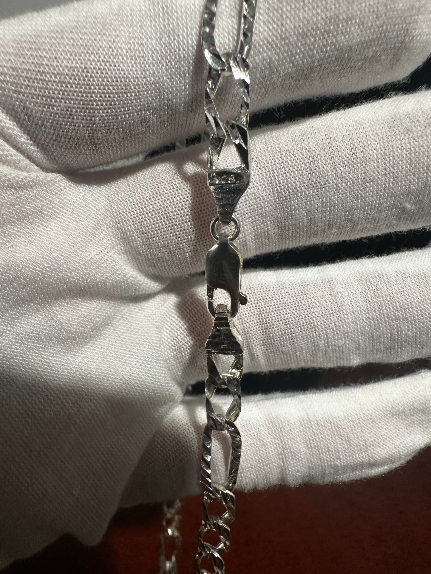 Silver Diamond Cut Figaro 19.5”