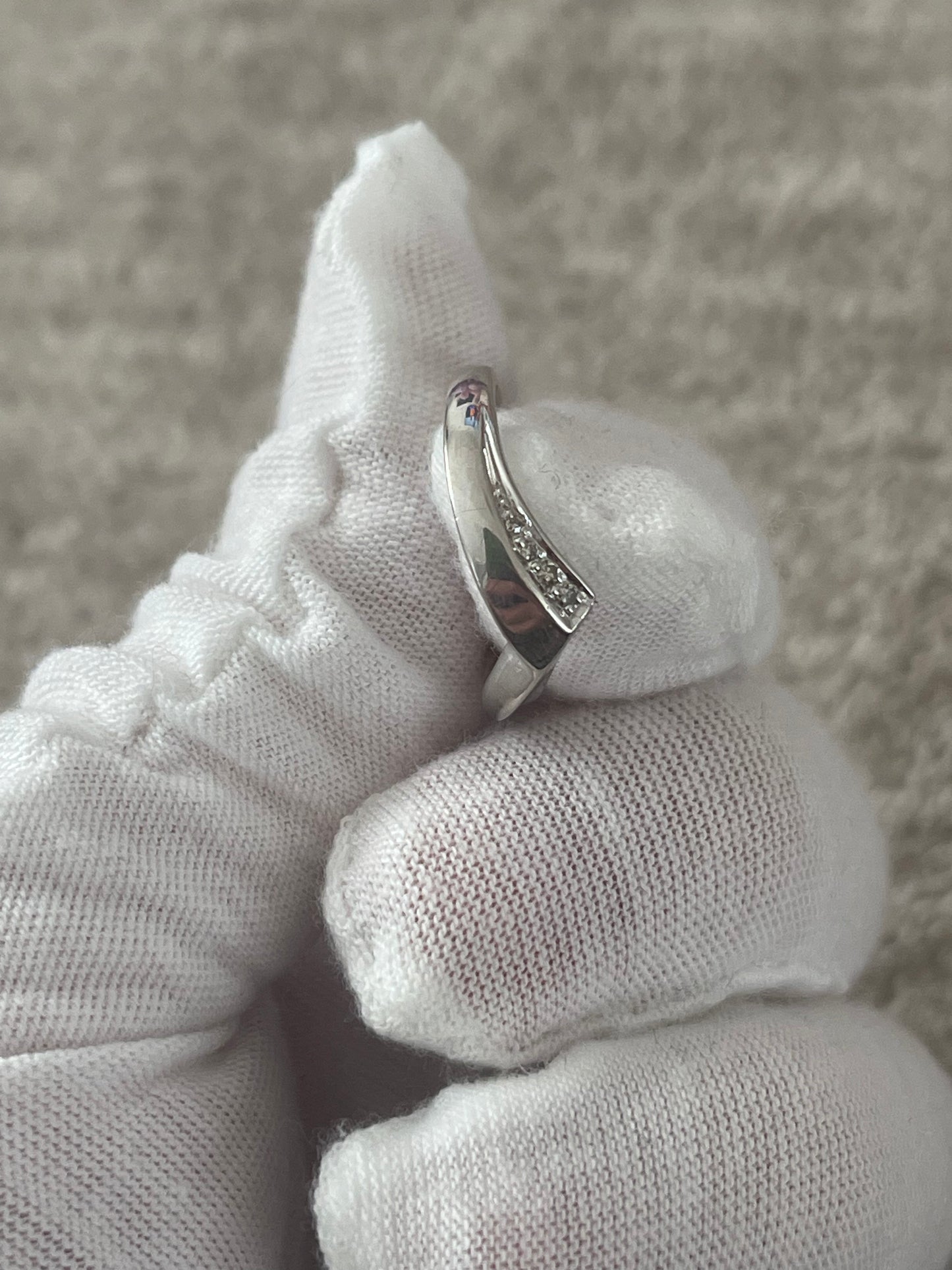 10K White Gold Diamond Ring