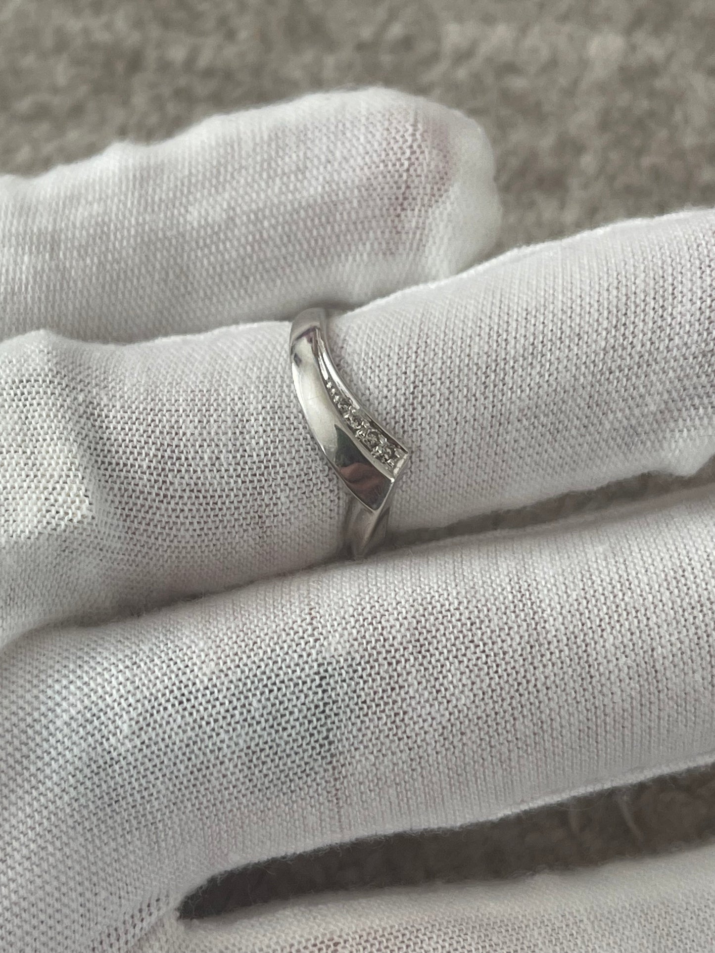 10K White Gold Diamond Ring