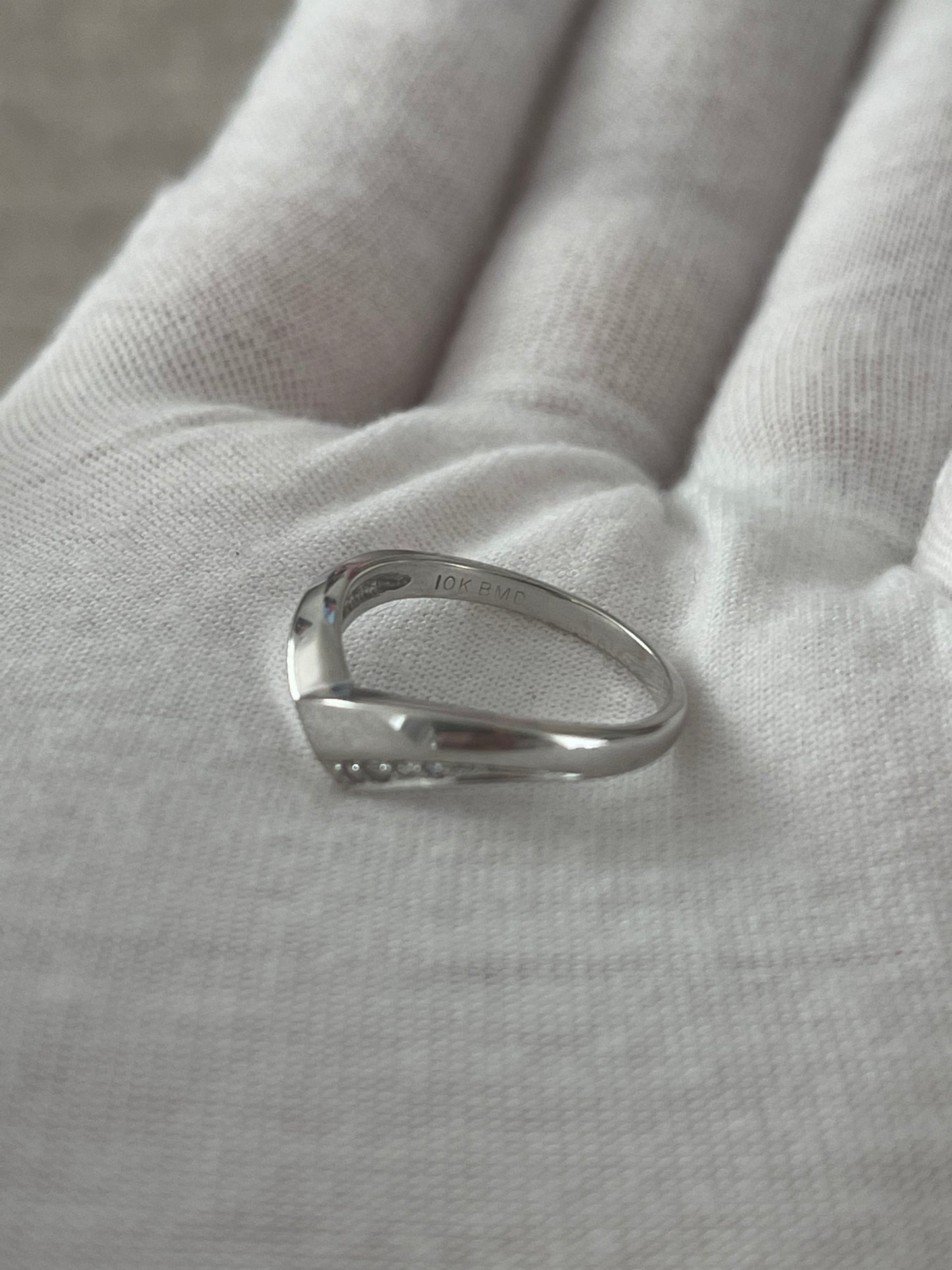 10K White Gold Diamond Ring