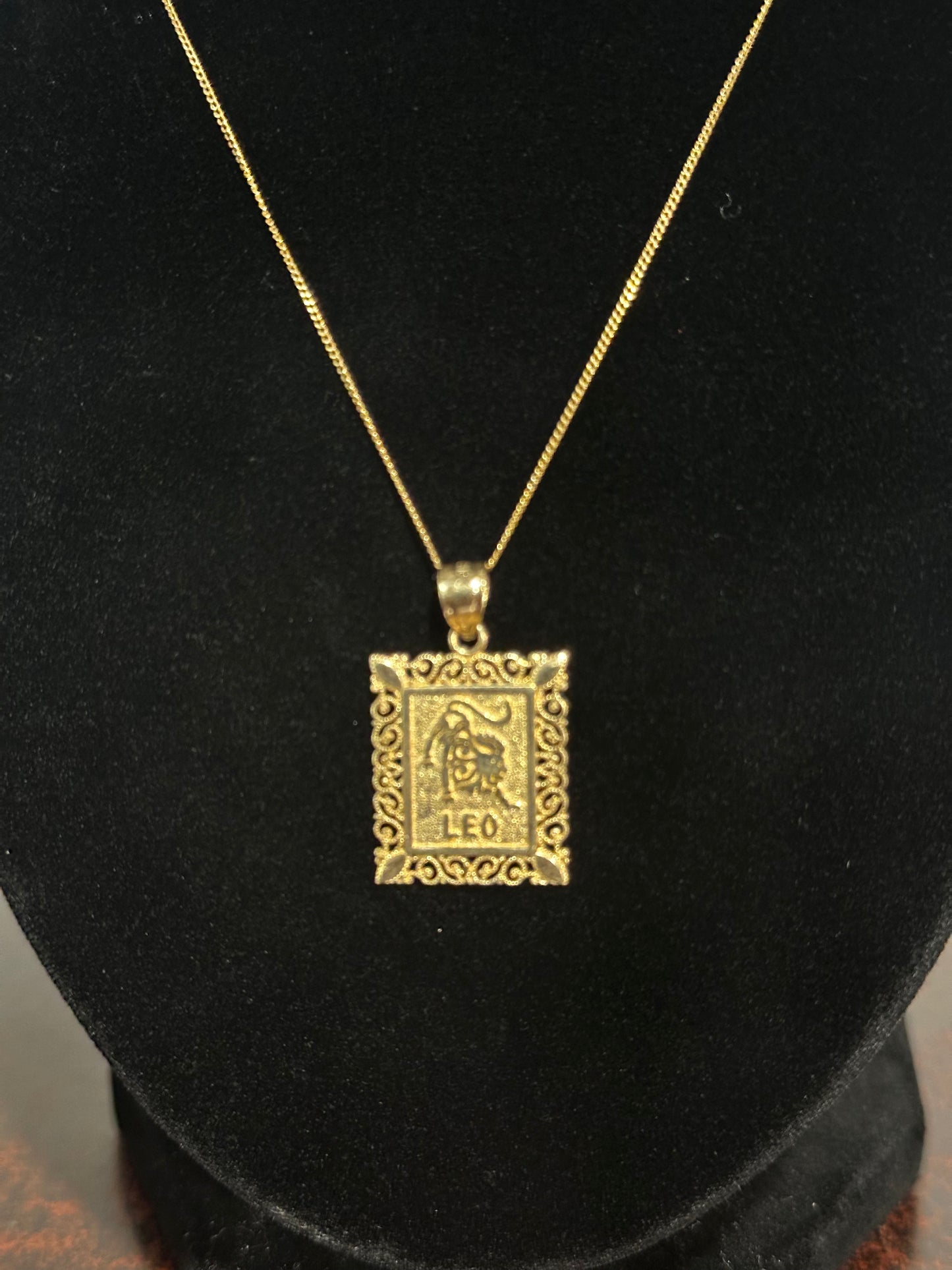 10K “Leo” Pendant & 19” Curb Chain