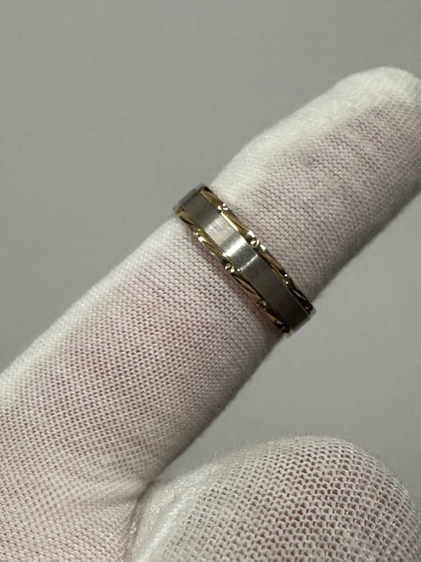 10K White/Yellow Gold Ring Size 10