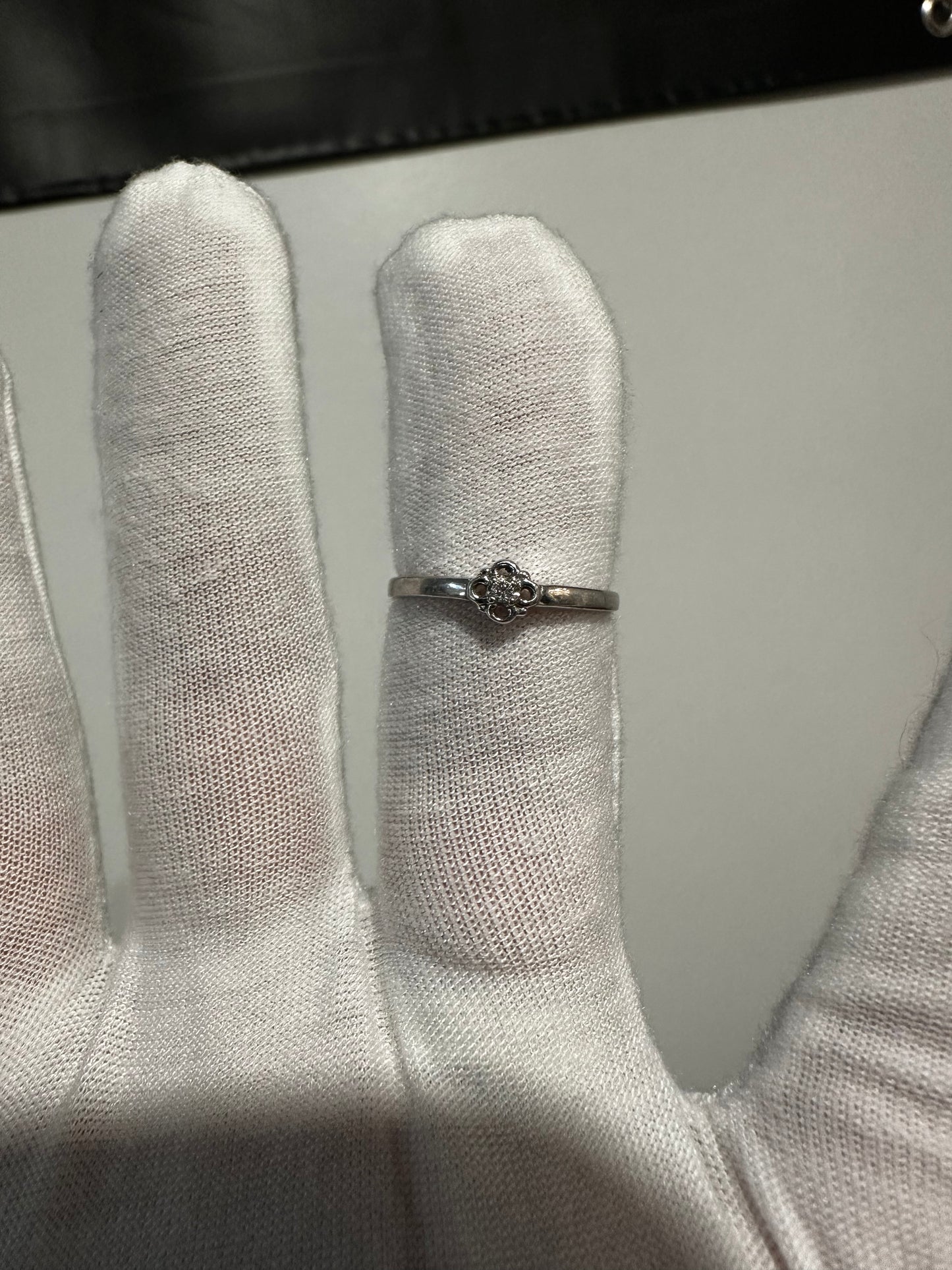 10K White Gold Diamond Ring Size 6.75