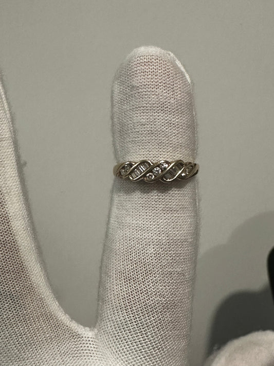 10K Gold Diamond Ring Size 6 3/4