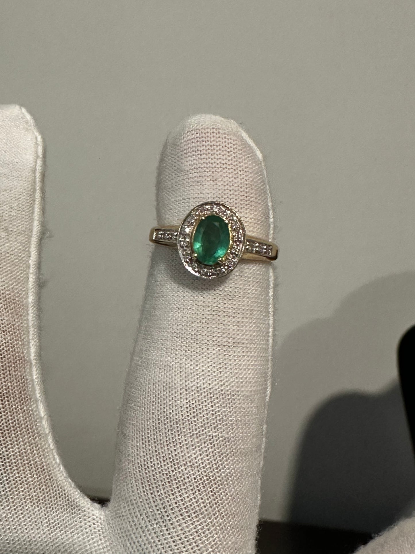 18K Emerald & Diamond Ring Size 6.75