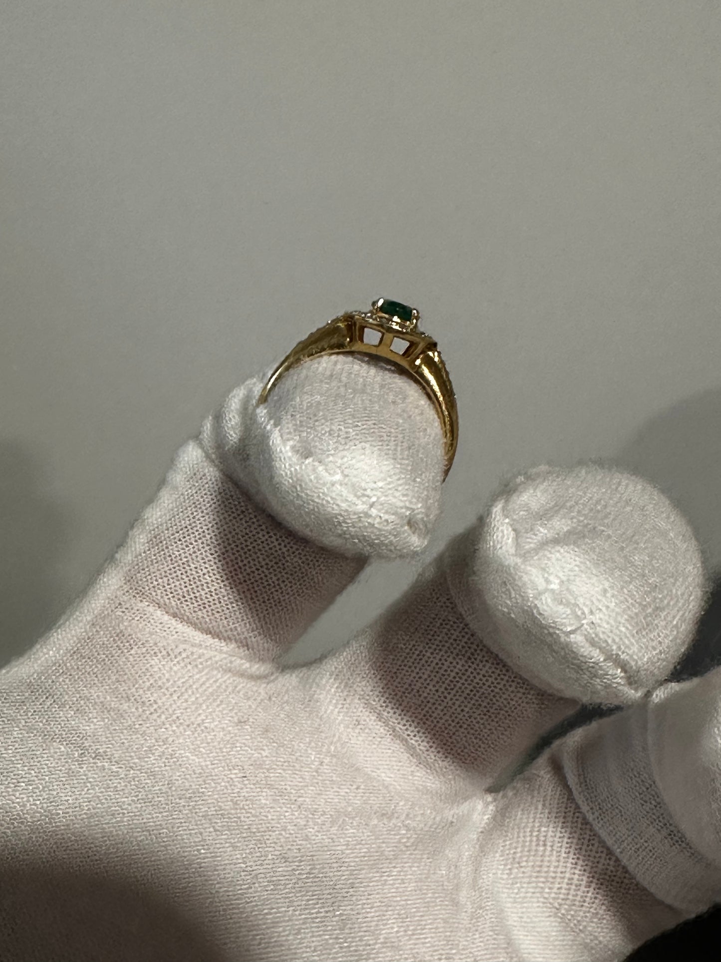 18K Emerald & Diamond Ring Size 6.75