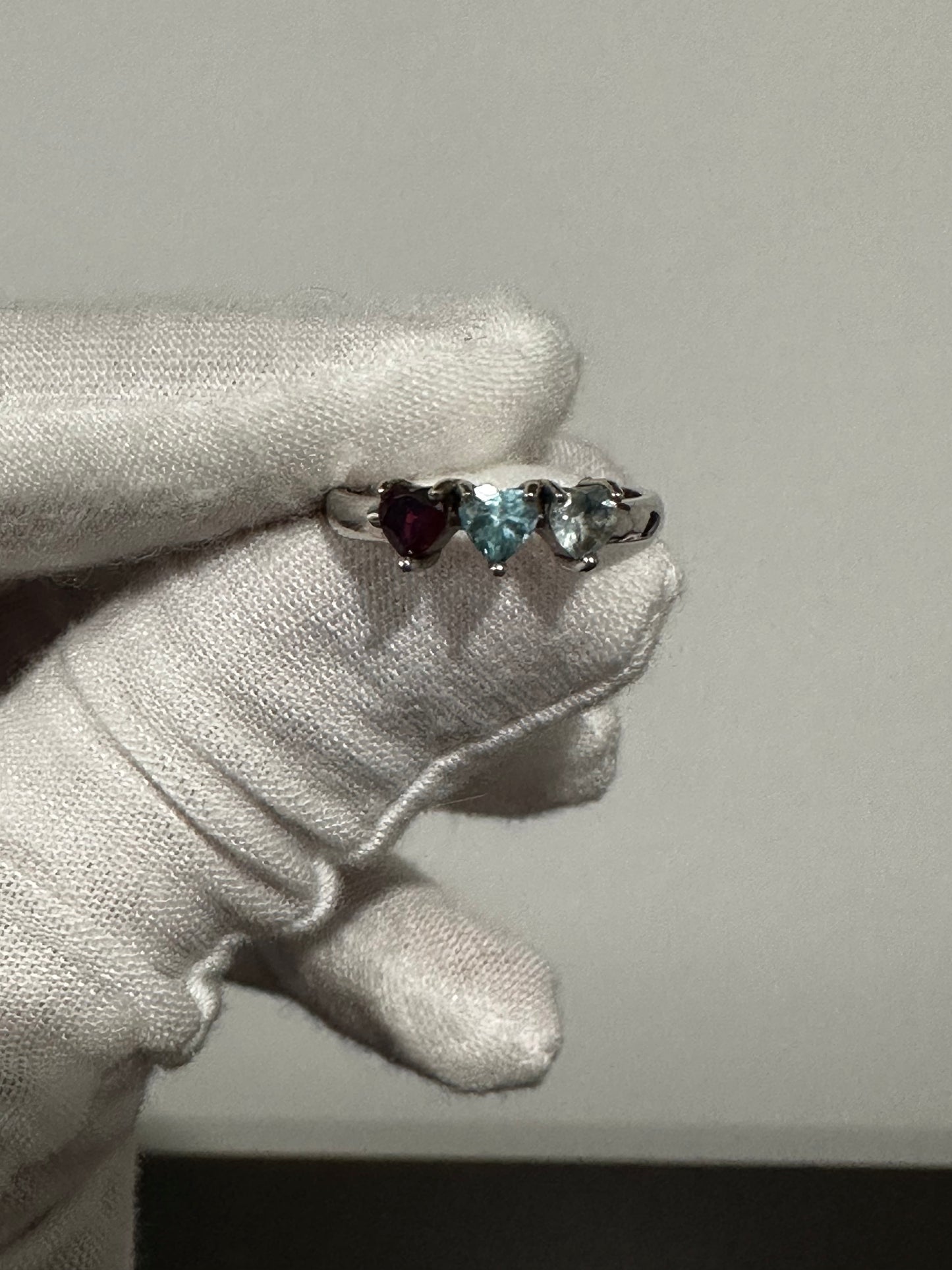 10K White Gold Heart Ring Size 6.25