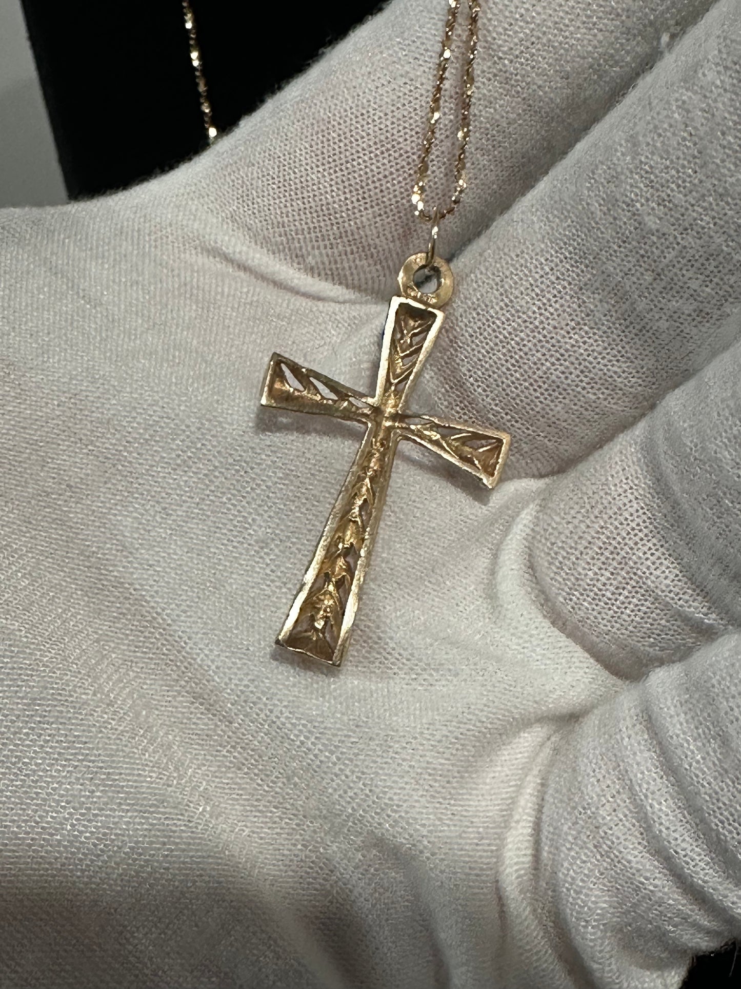 10K Gold Cross Pendant With Spiral Chain 24.25”