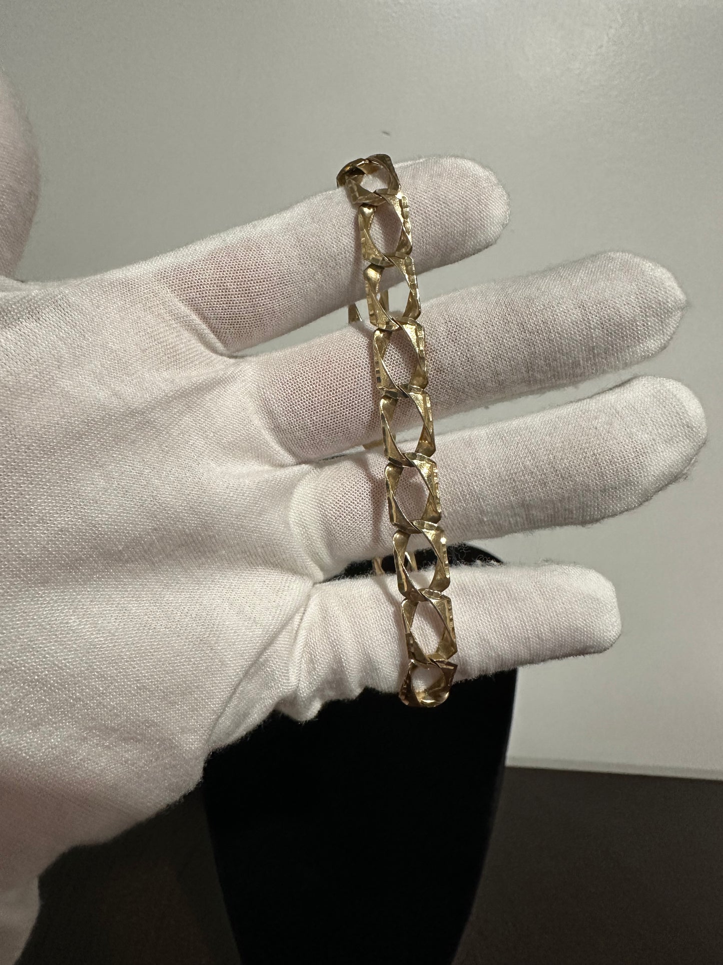 10K Diamond Cut Bracelet 8.5”