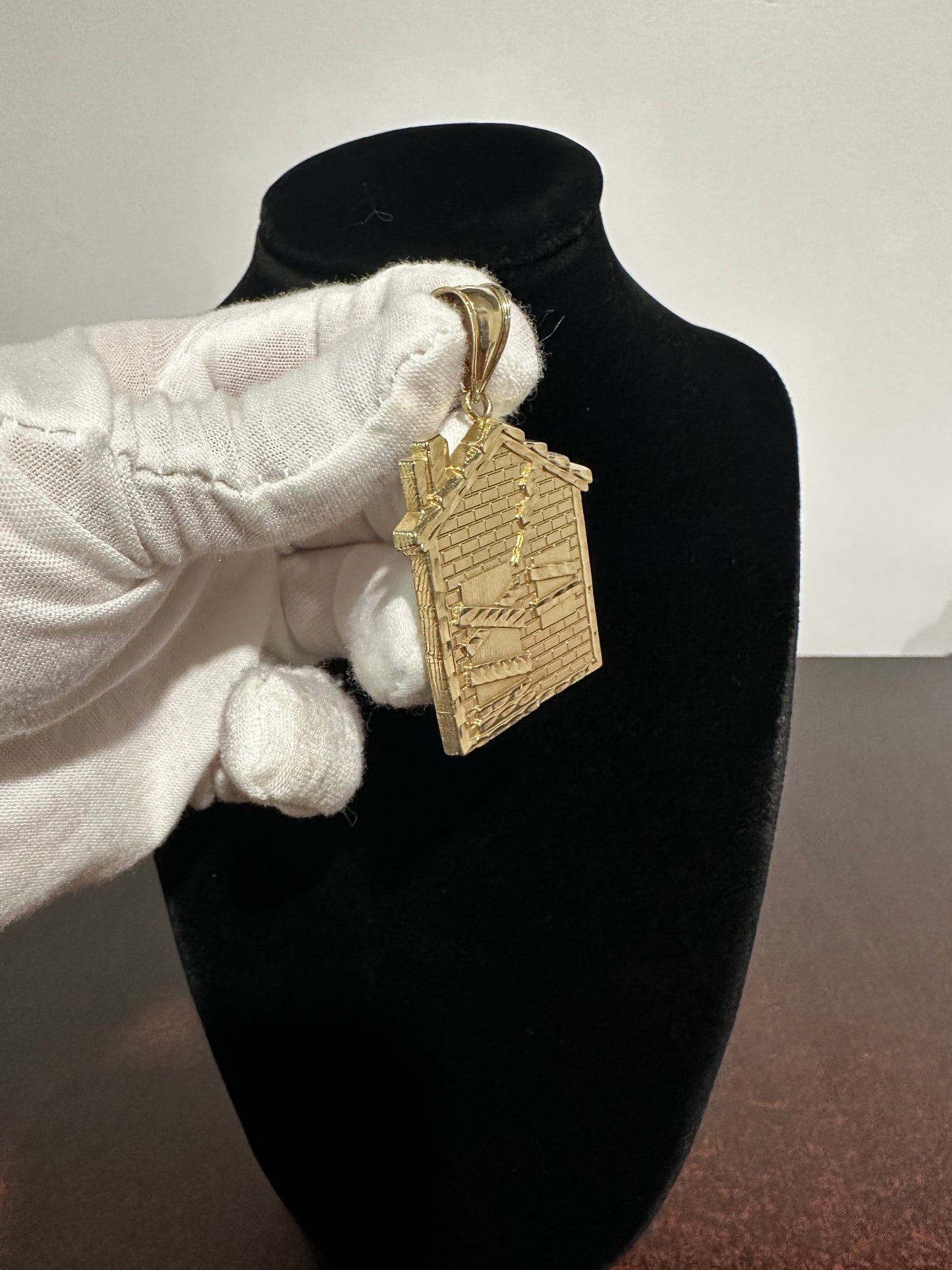 10K Traphouse Pendant