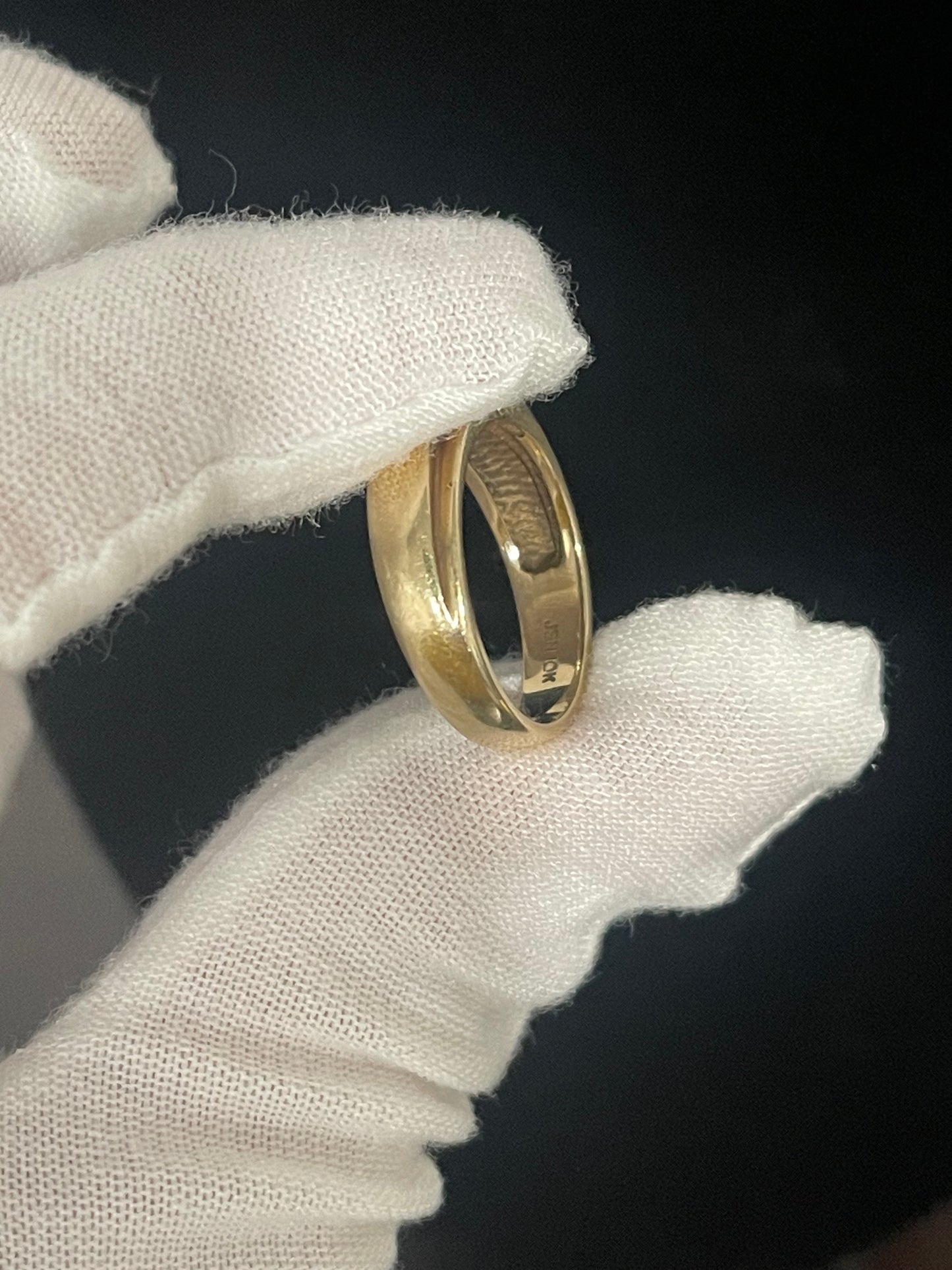 Authentic 10K Gold Diamond Ring 3.20g