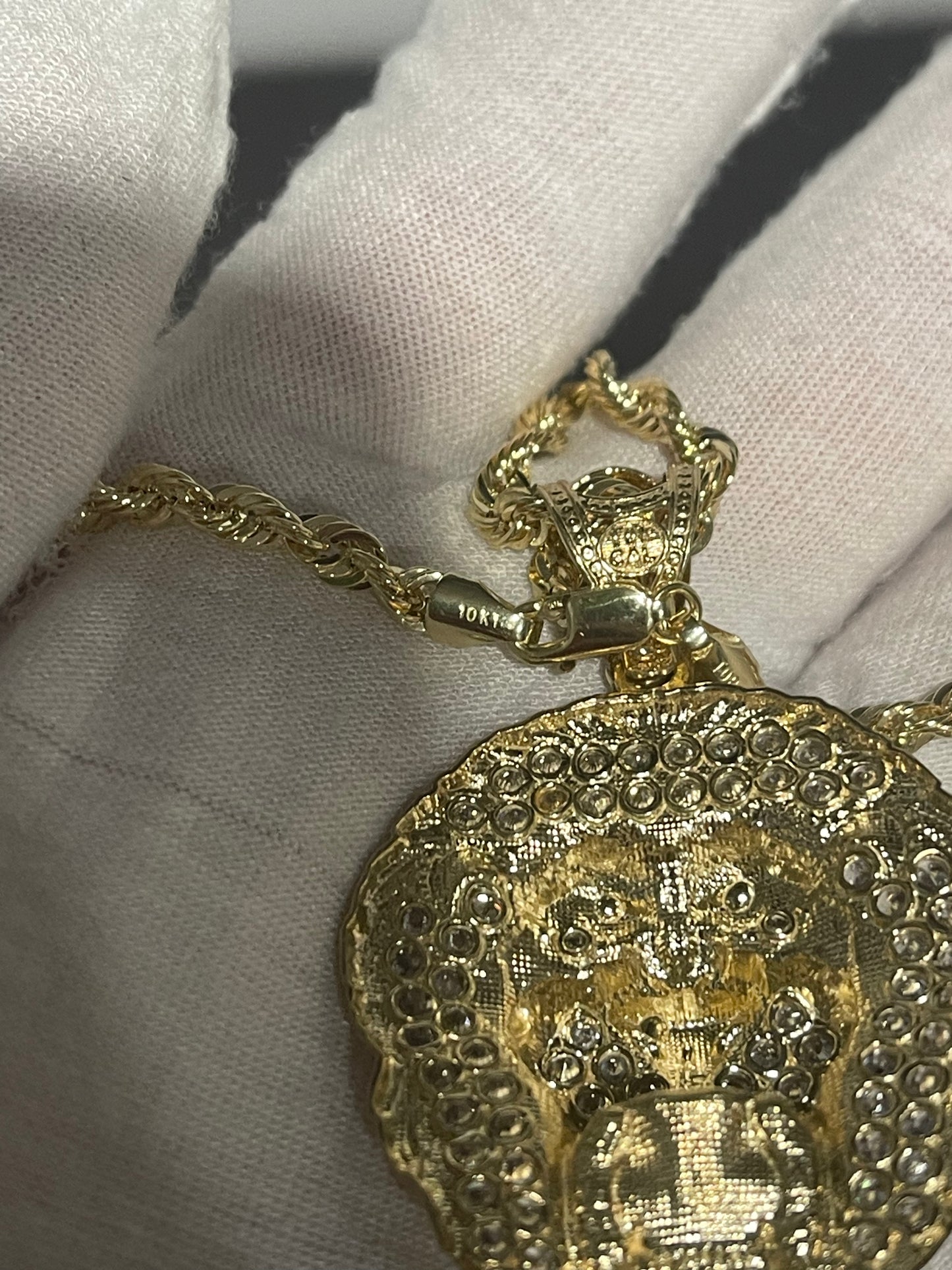10K Lion Pendant & 24” Rope