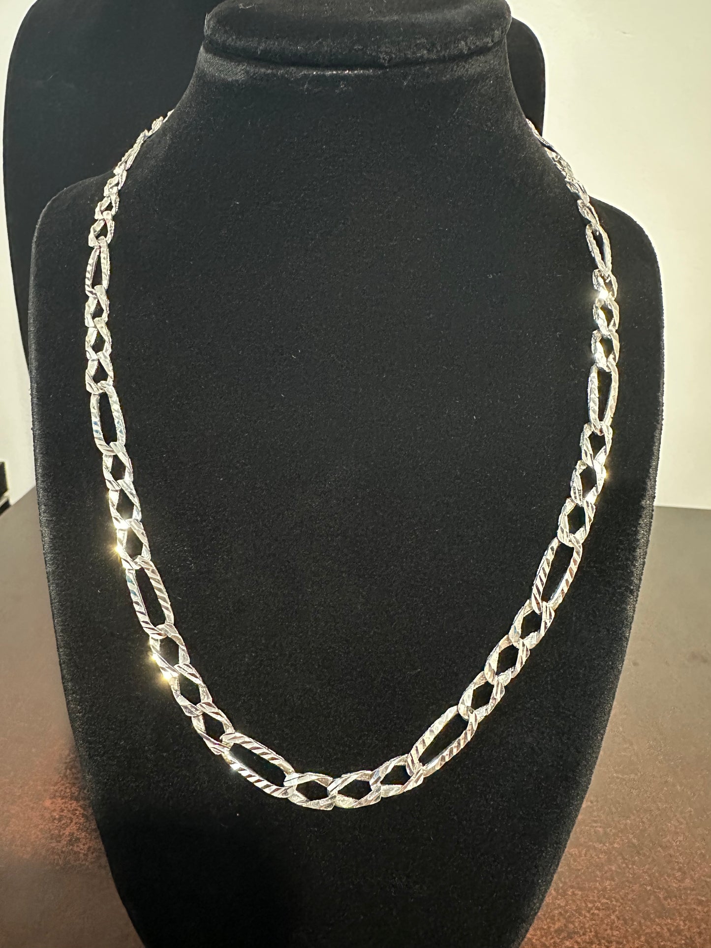 Silver Diamond Cut Figaro 20”