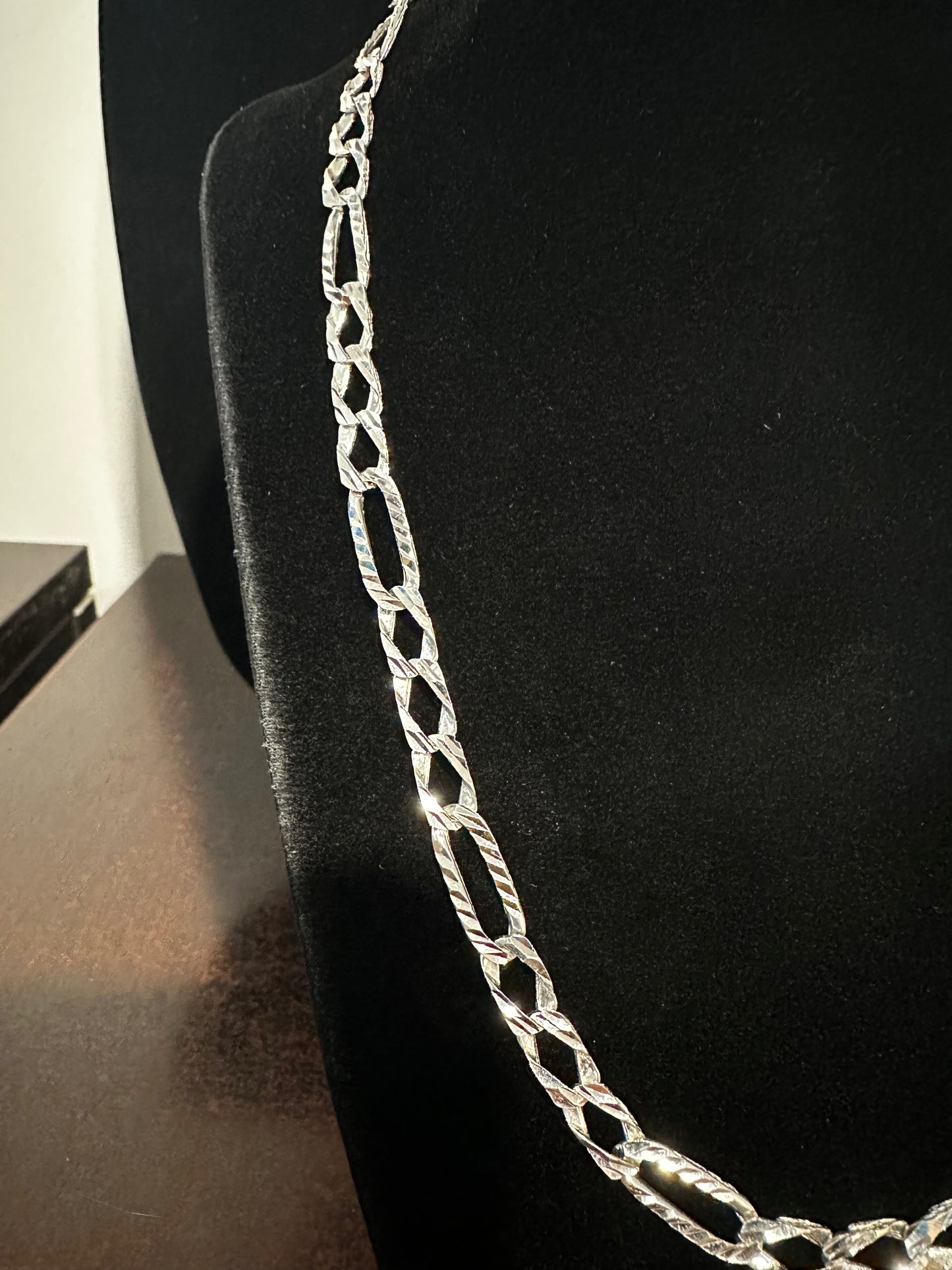 Silver Diamond Cut Figaro 20”