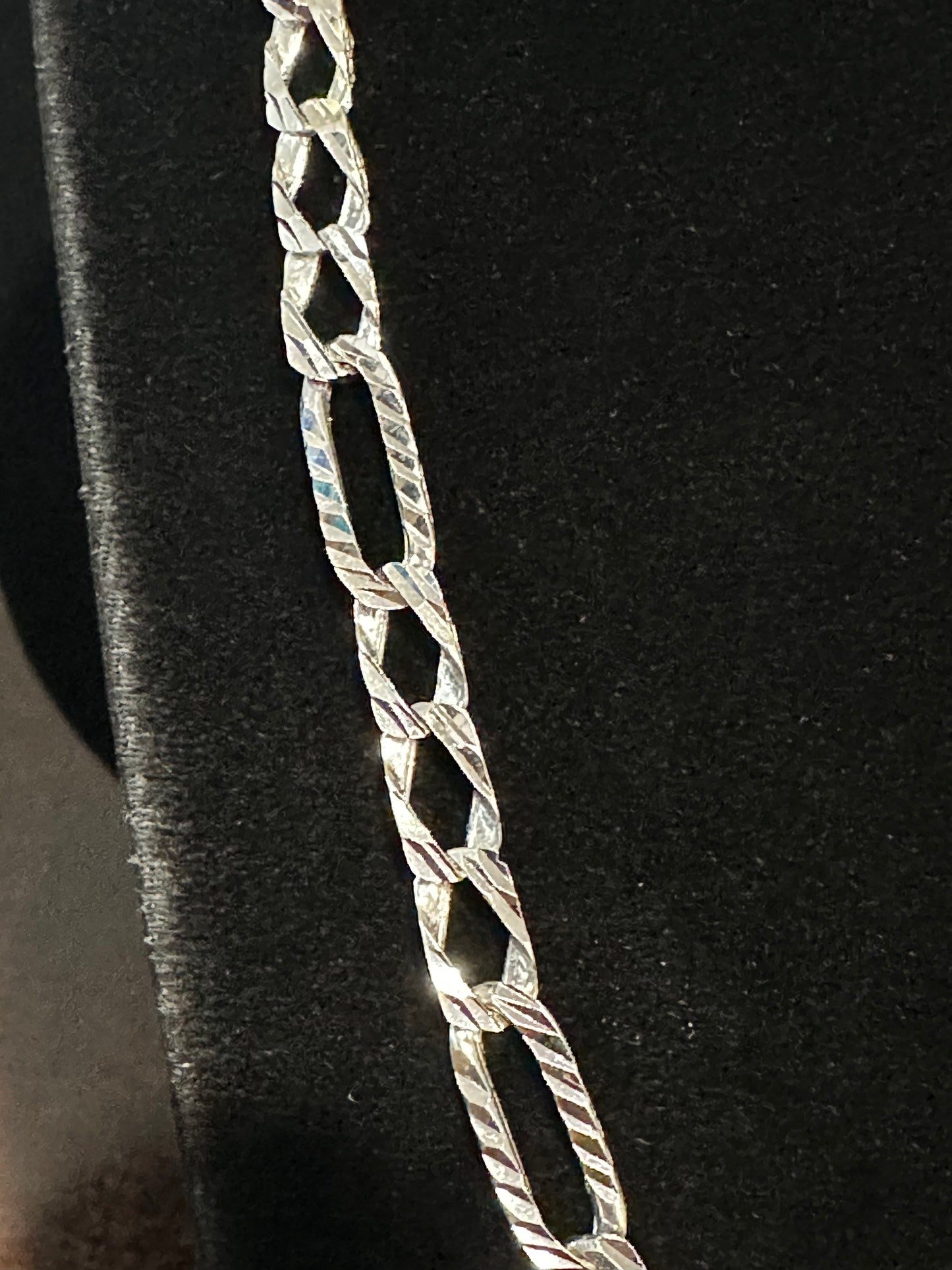 Silver Diamond Cut Figaro 20”