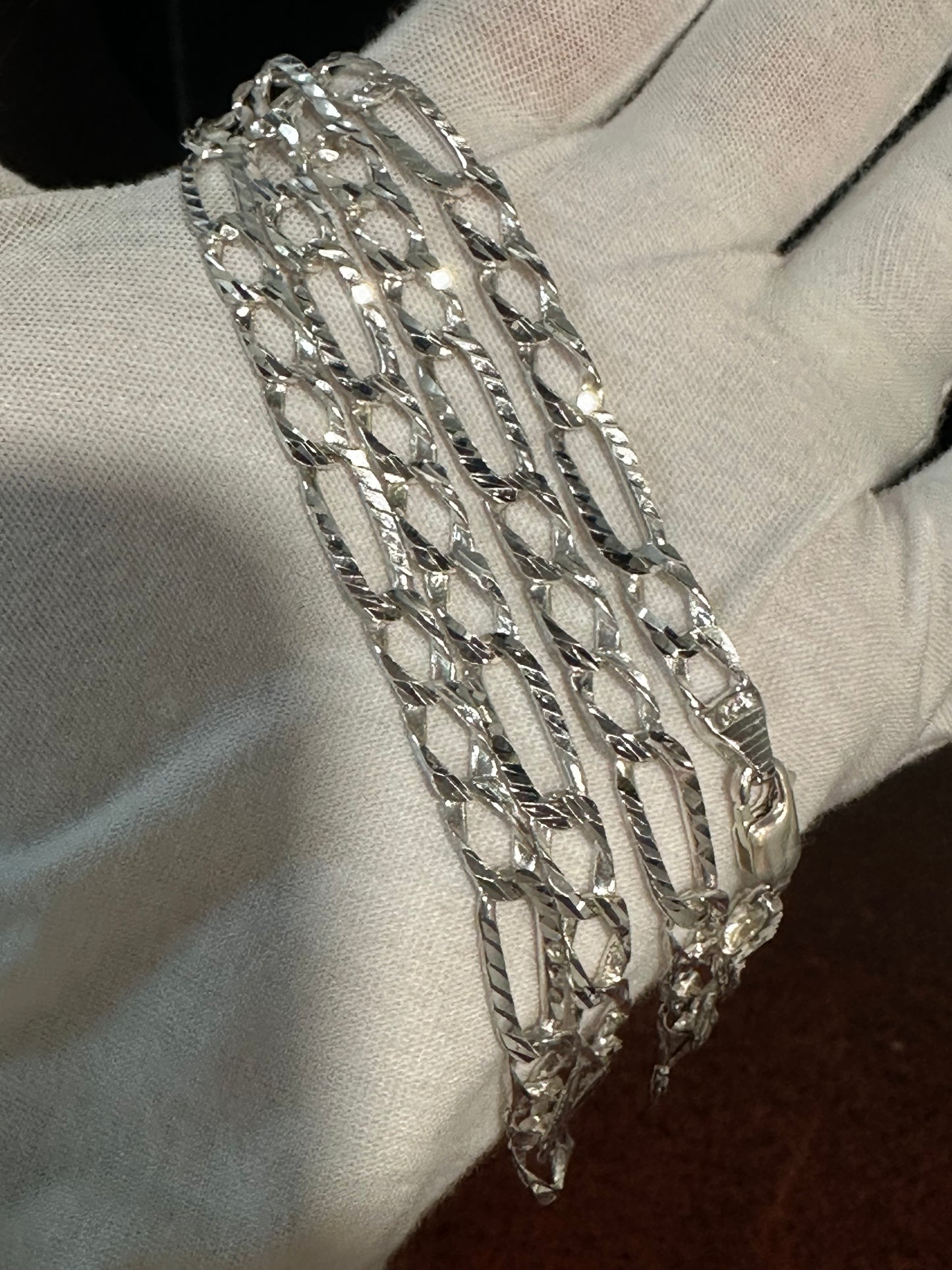 Silver Diamond Cut Figaro 20”