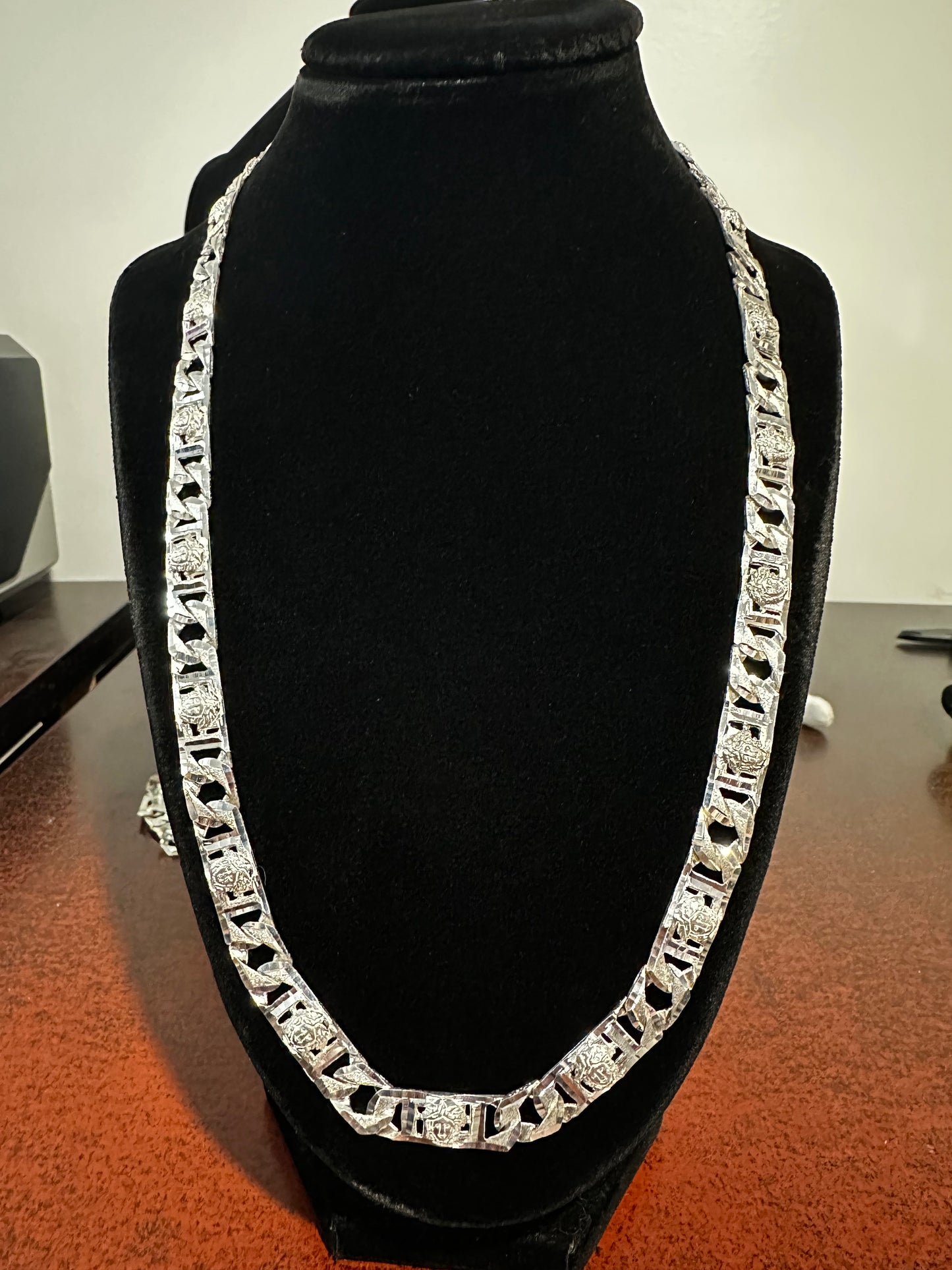 Silver Medusa chain 22.5”