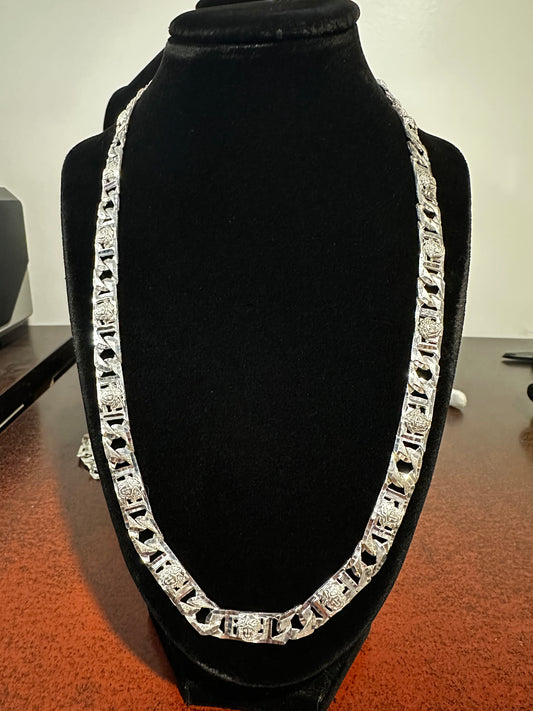 Silver Medusa chain 22.5”