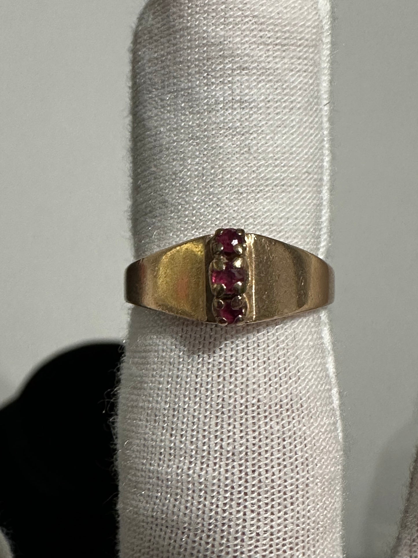 10K Ruby/Garnet Ring Size 6.25