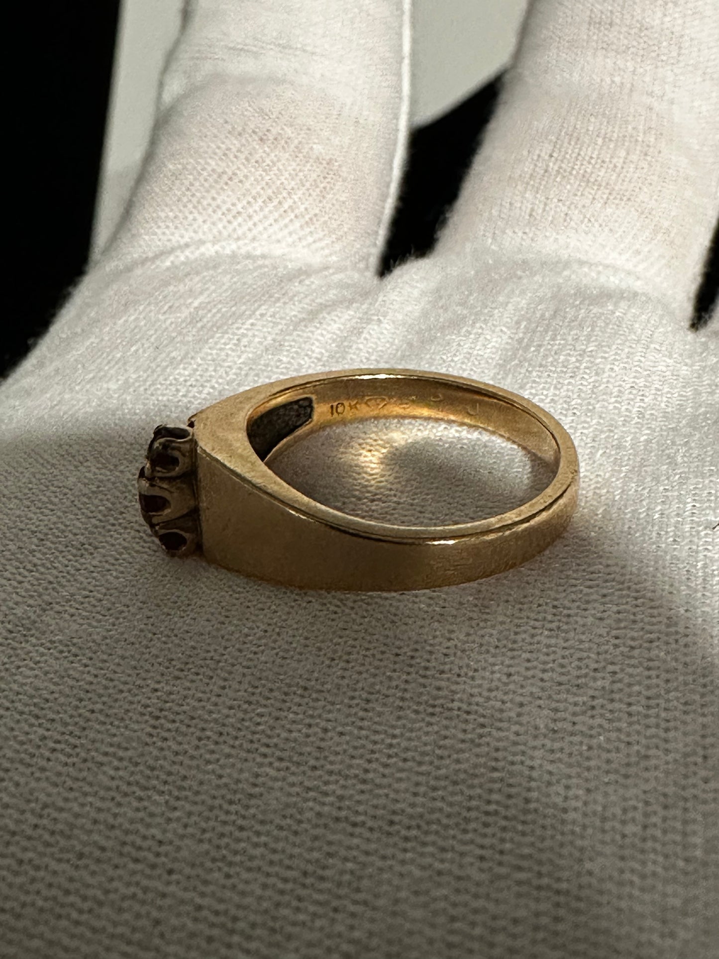 10K Ruby/Garnet Ring Size 6.25