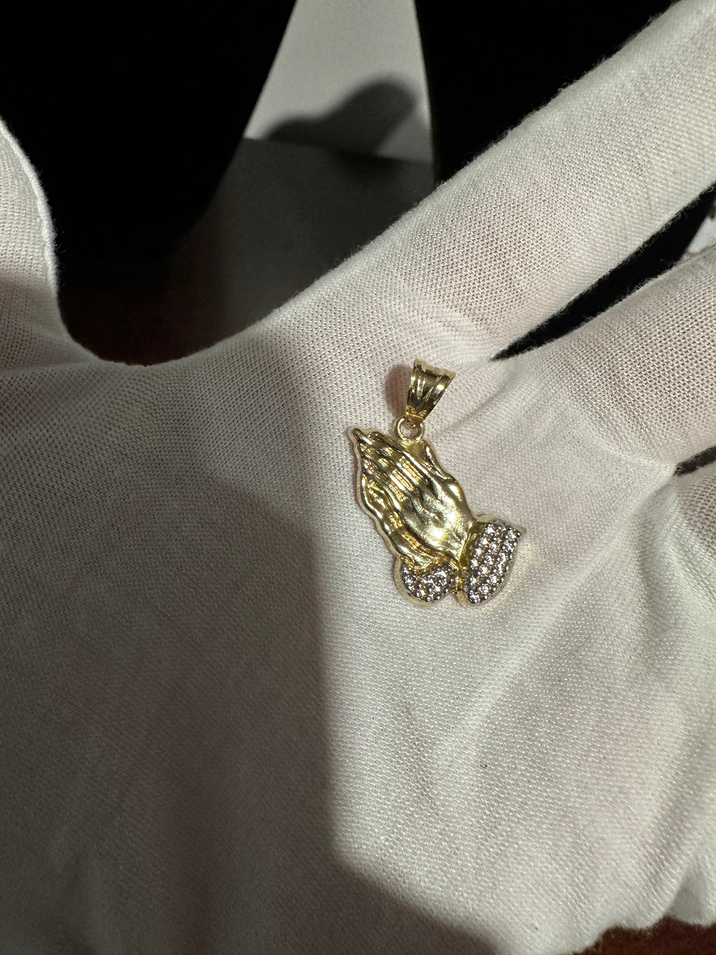 10K Praying Hands Pendant