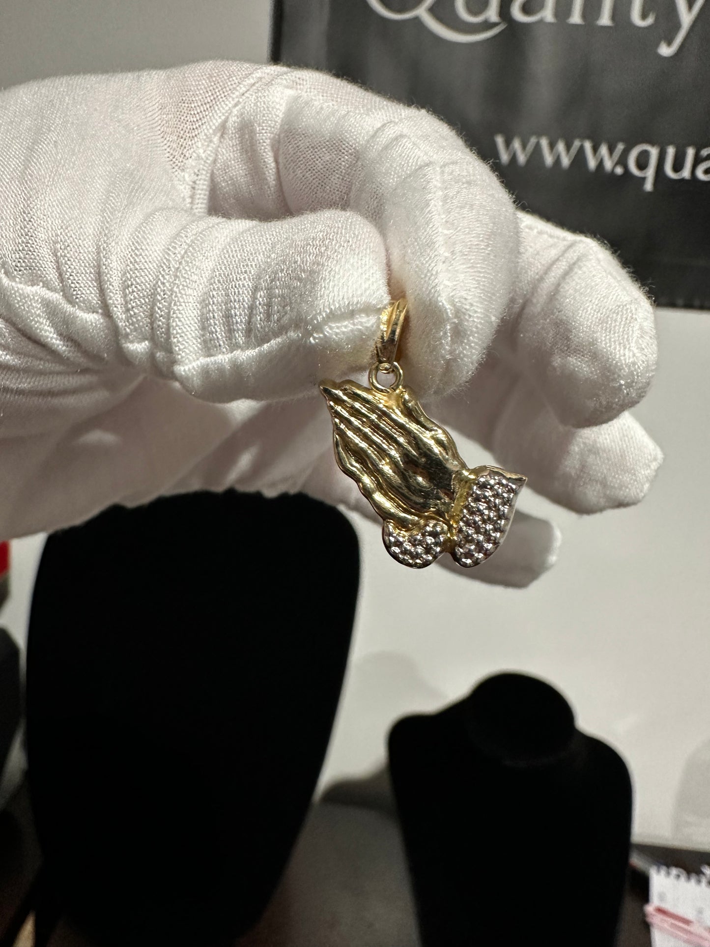 10K Praying Hands Pendant
