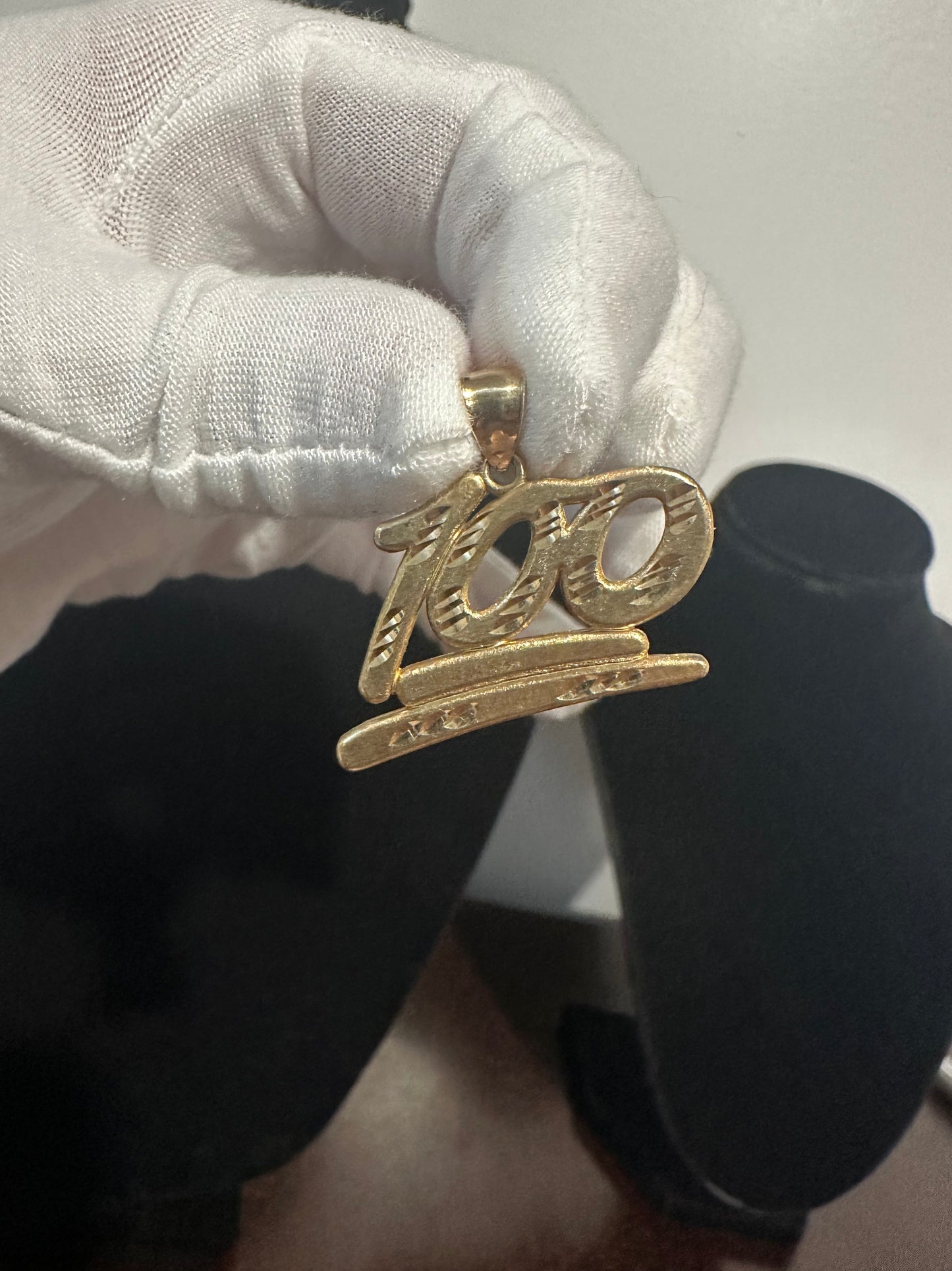 10K 💯 Pendant