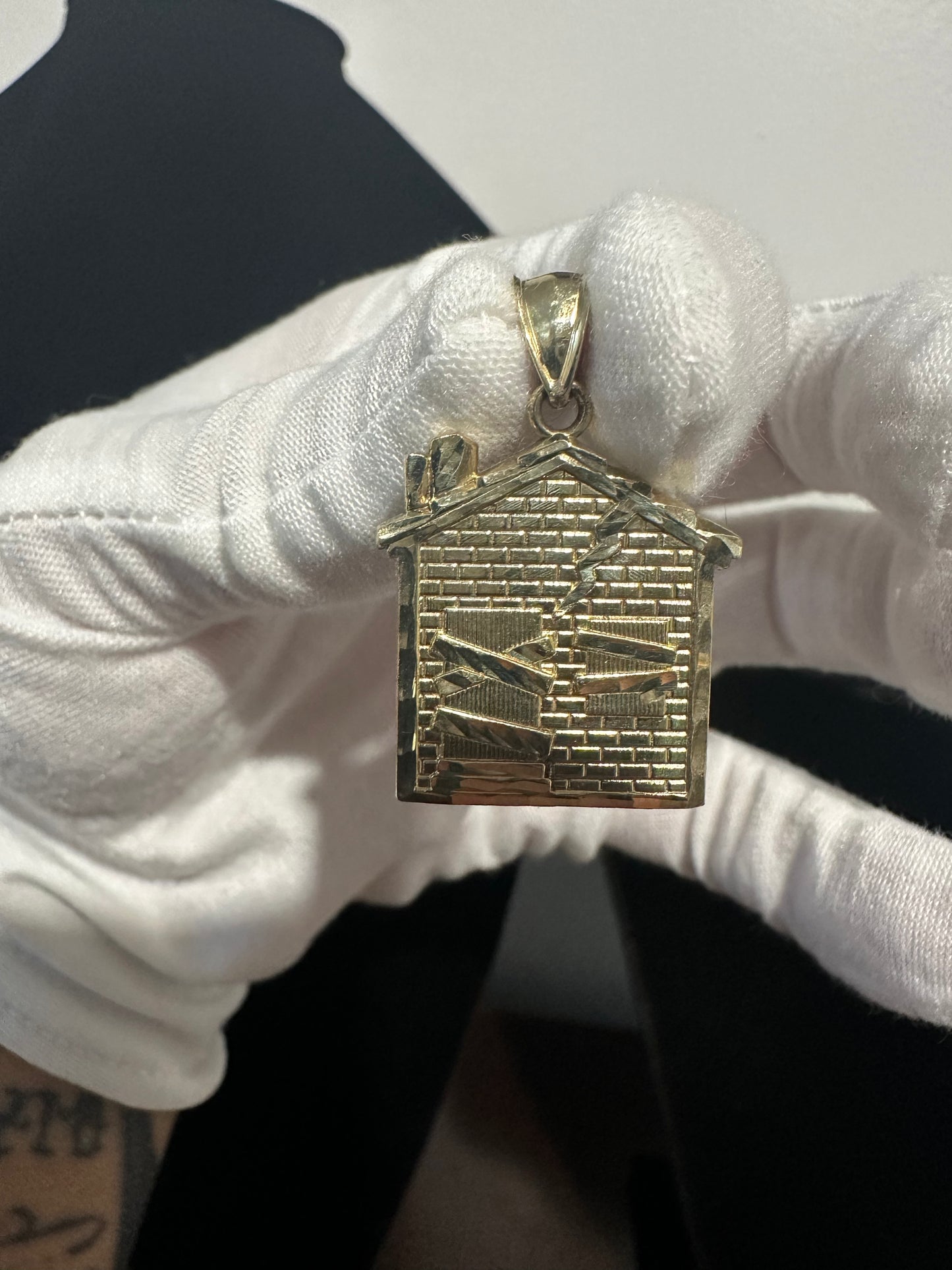 10K Traphouse Pendant