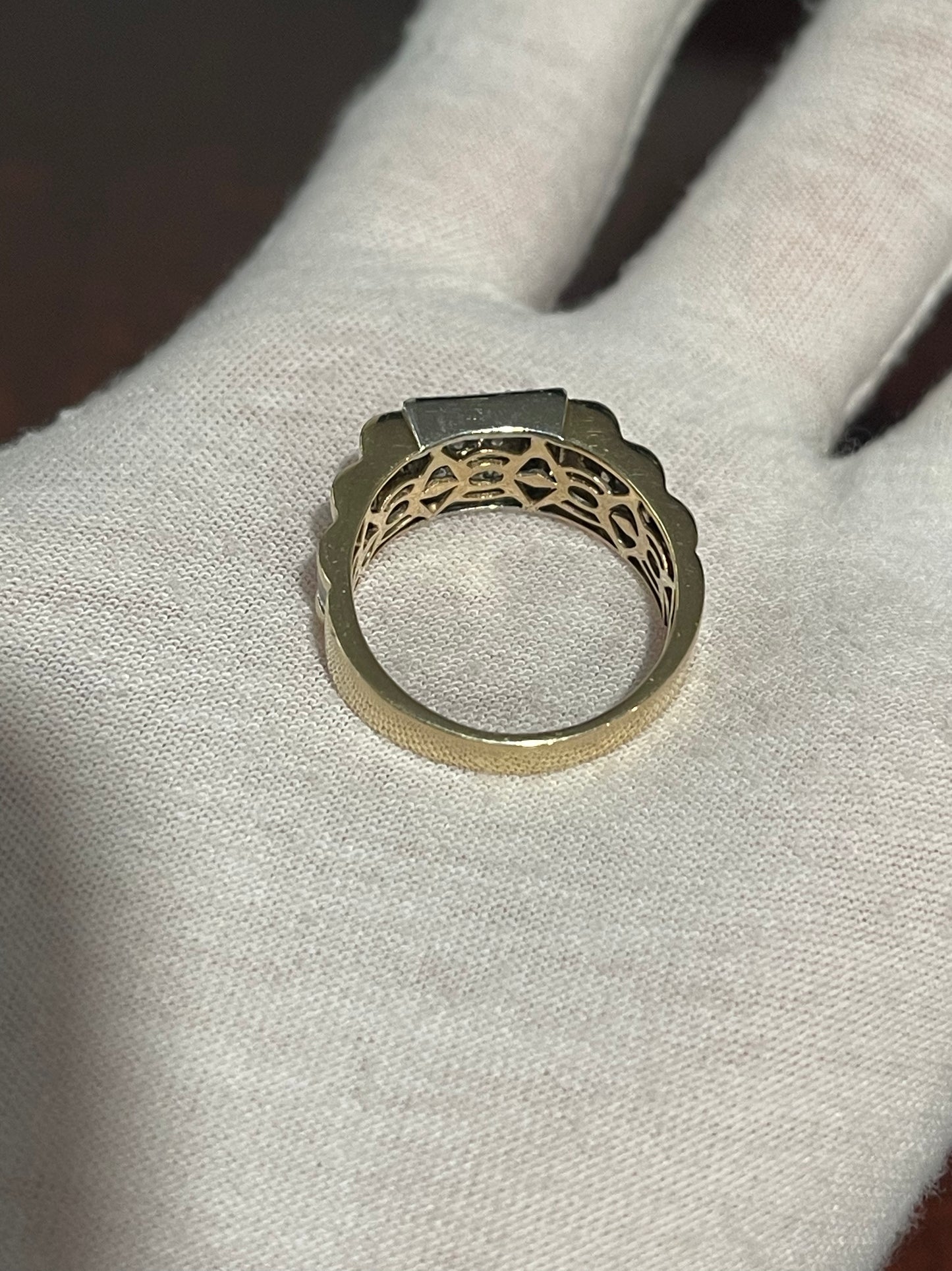 10K Men’s Natural Diamond Ring
