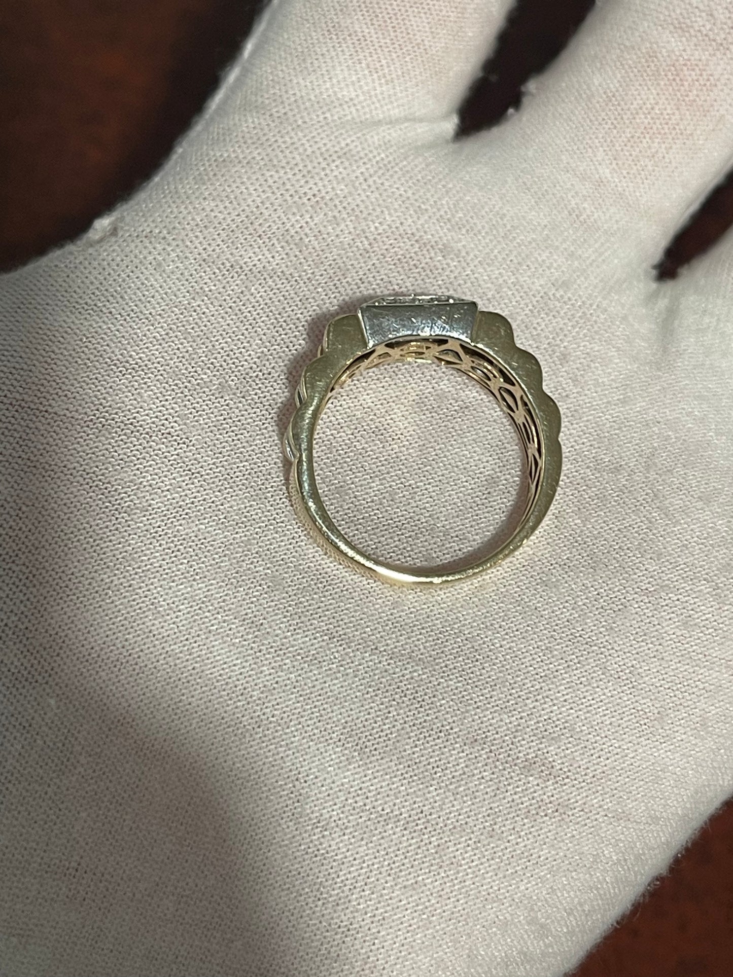 10K Men’s Natural Diamond Ring