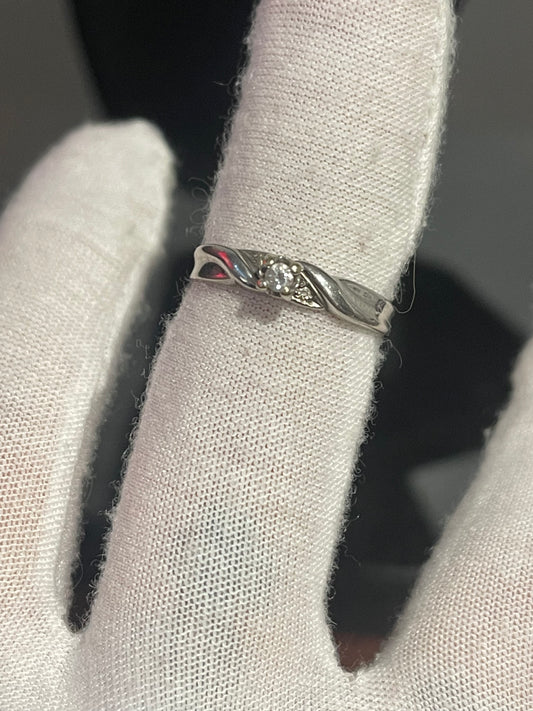 10K White Gold Diamond Ring