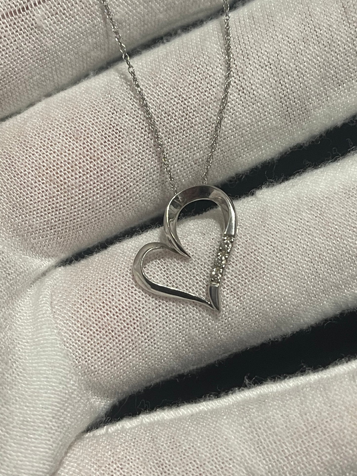 10K White Gold Heart Pendant & Rope Chain 18.5”